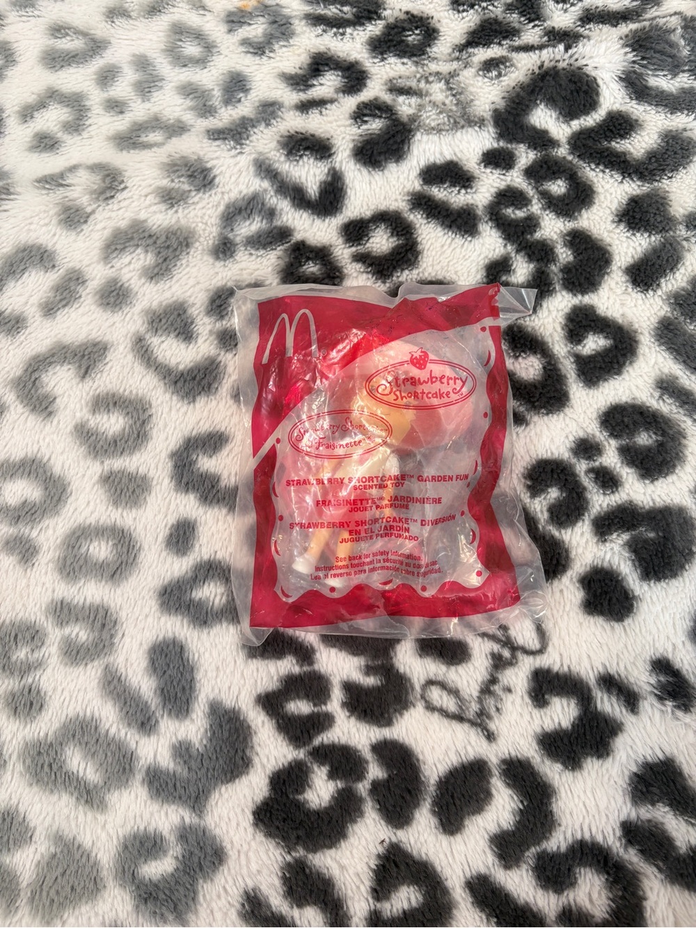 2006 McDonald’s Strawberry Shortcake 2 Scented Toy Garden Fun Wheelbarrow